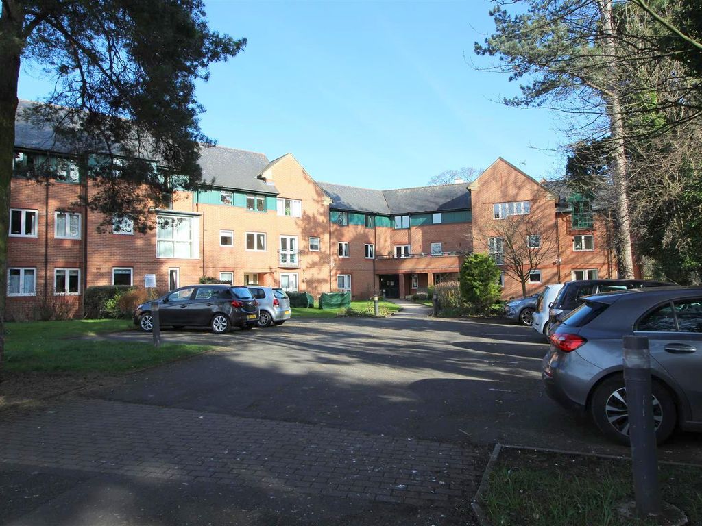 2 bed flat for sale in Squires Court, Woodland Road, Darlington DL3, £99,950