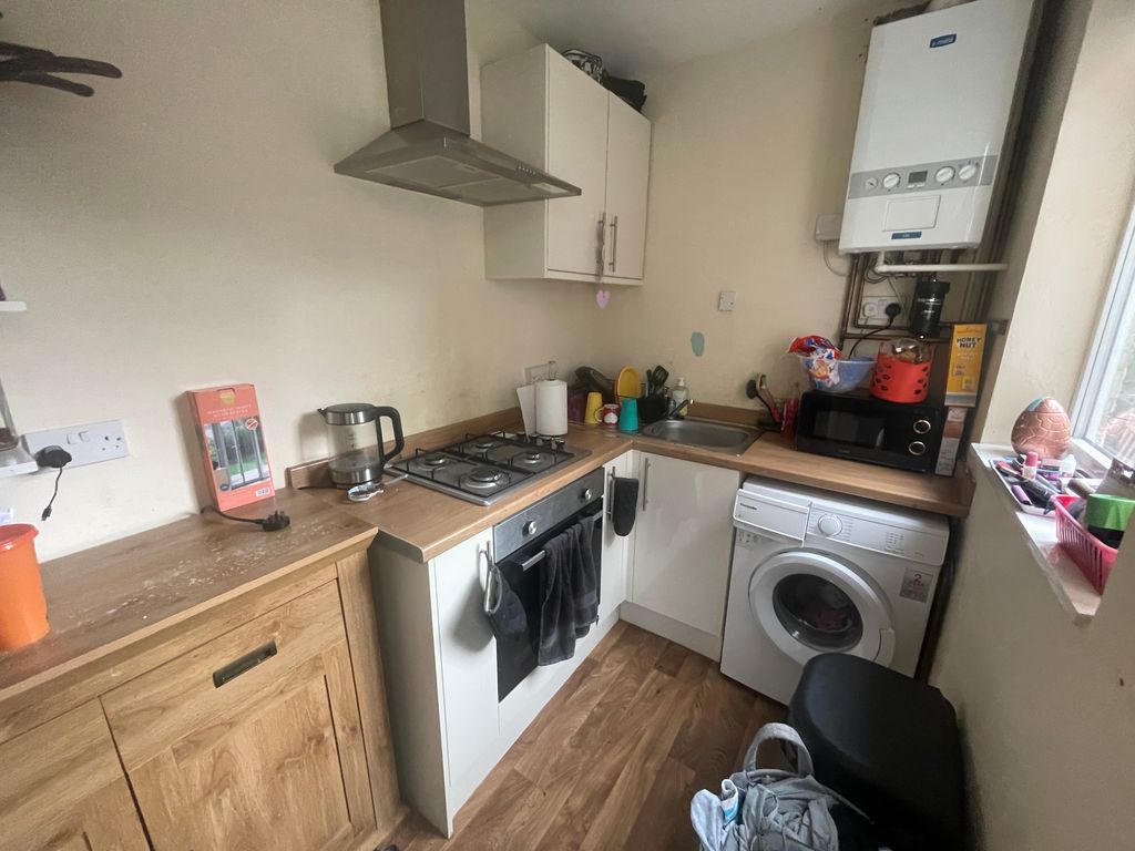 3 bed terraced house for sale in Beaumanor Road, Leicester LE4, £180,000