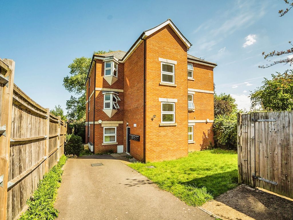 1 bed flat for sale in London Road, Allington, Maidstone ME16, £150,000