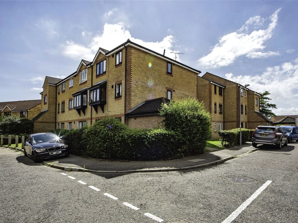 1 bed flat for sale in Danbury Crescent, South Ockendon, Essex RM15, £150,000