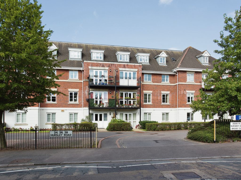 2 bed flat for sale in Hursley Road, Chandler's Ford, Eastleigh, Hampshire SO53, £280,000