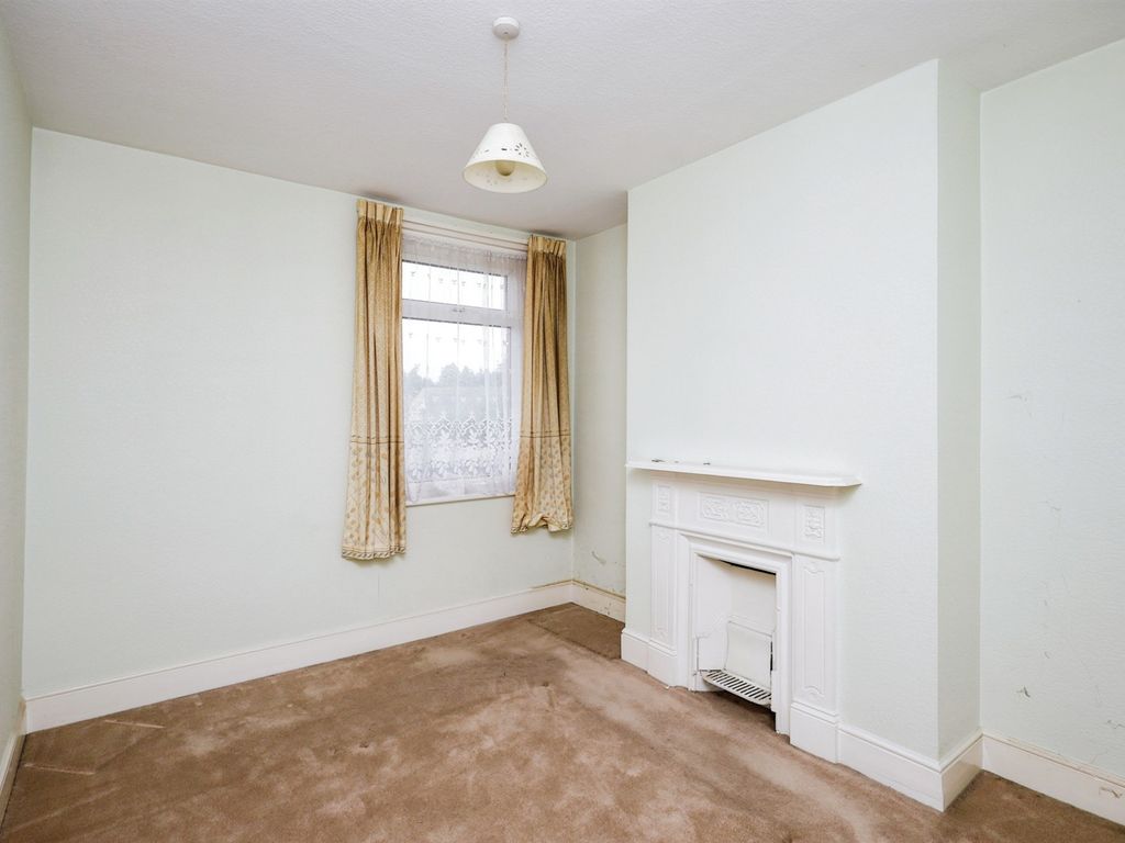 2 bed end terrace house for sale in Windsor Road, Hailsham BN27, £265,000