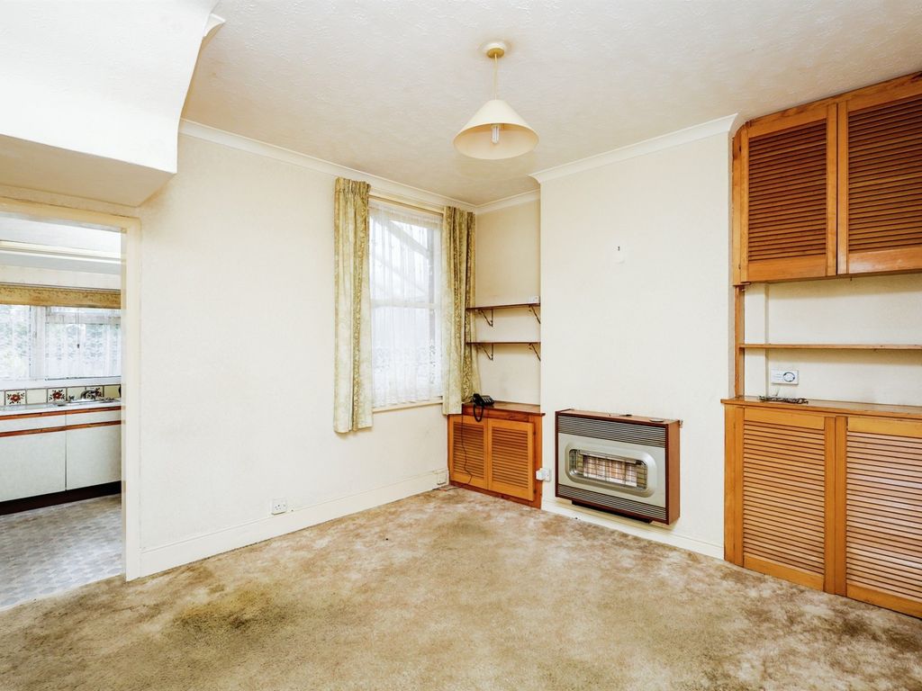 2 bed end terrace house for sale in Windsor Road, Hailsham BN27, £265,000