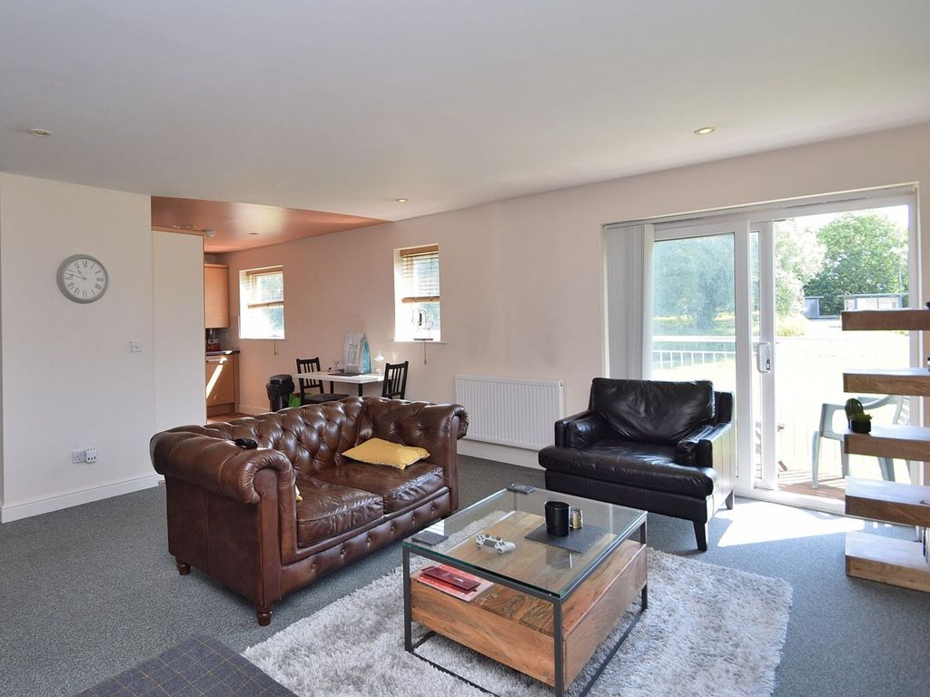 2 bed flat for sale in Calvie Croft, Hodge Lea MK12, £210,000