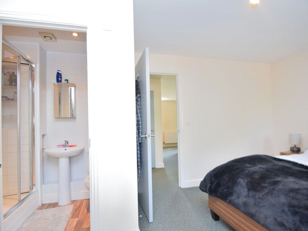 2 bed flat for sale in Calvie Croft, Hodge Lea MK12, £210,000