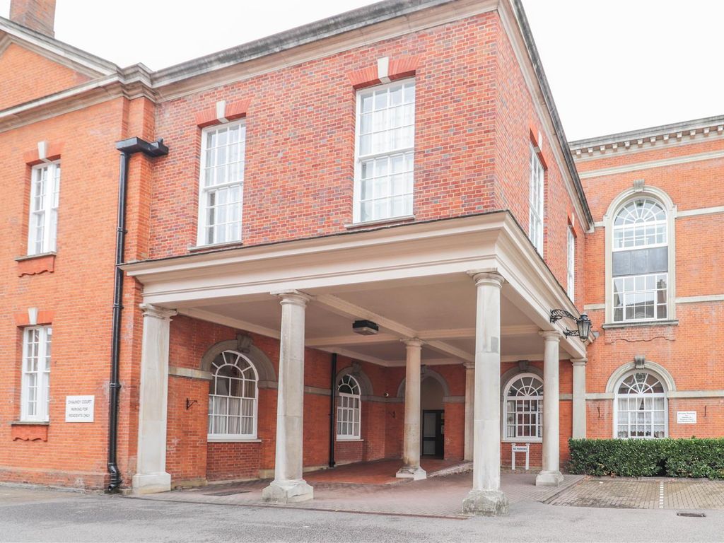 1 bed flat for sale in Chauncy Court, Hertford SG14, £200,000