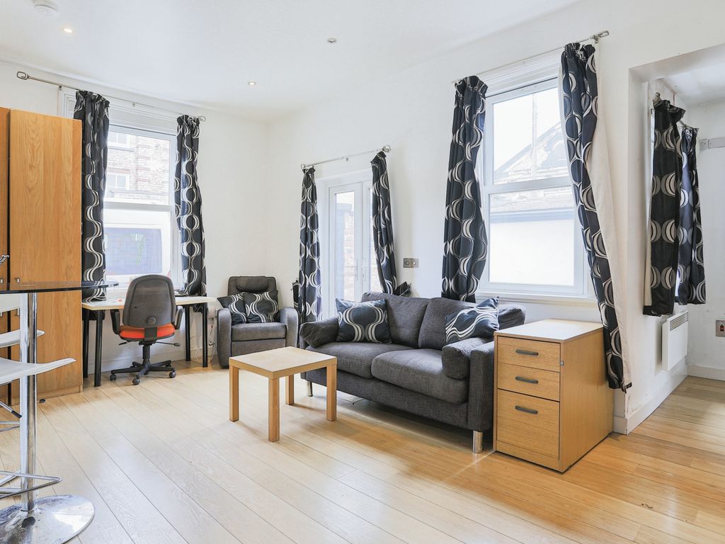 1 bed flat for sale in Priory Street, York YO1, £110,000