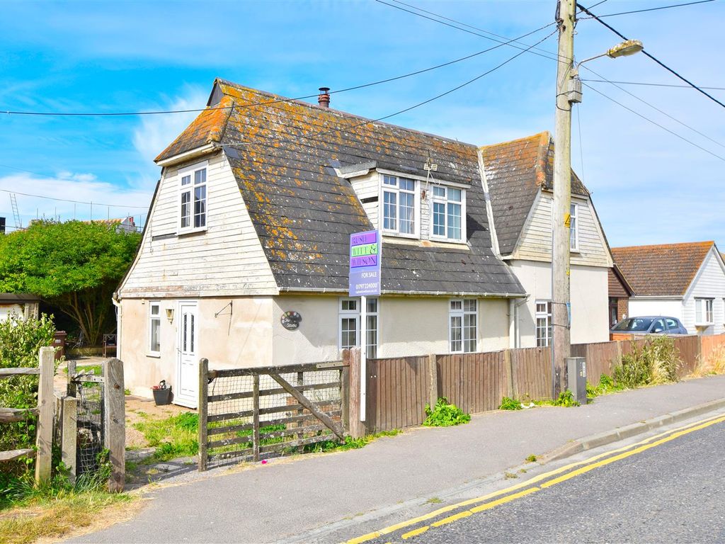 3 bed detached house for sale in Lydd Road, Camber, Rye TN31, £284,750