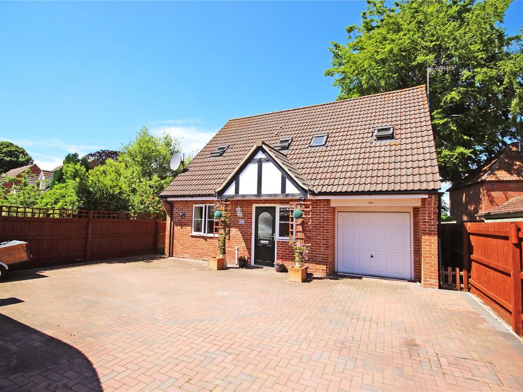 3 bed detached house for sale in Reids Piece, Purton, Swindon SN5, £241,250
