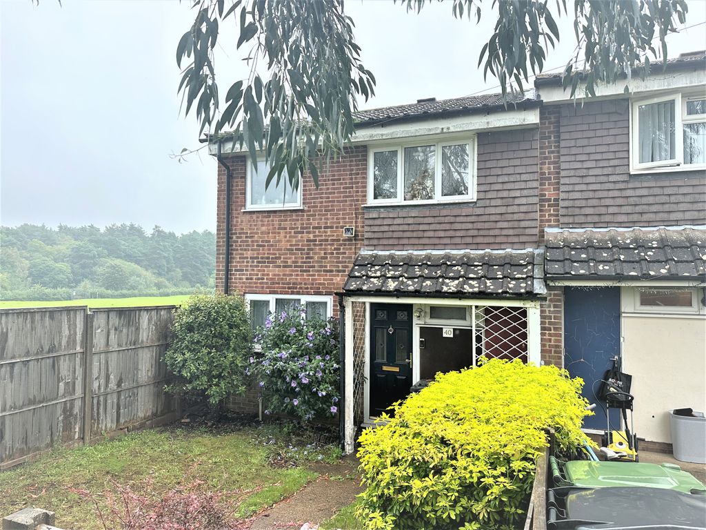 3 bed end terrace house for sale in Birch Road, Headley Down GU35, £259,000