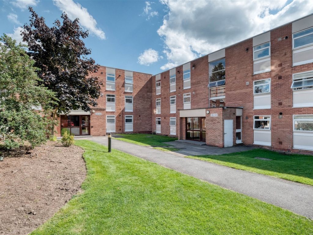 2 bed flat for sale in Touchwood Hall Close, Solihull B91, £225,000