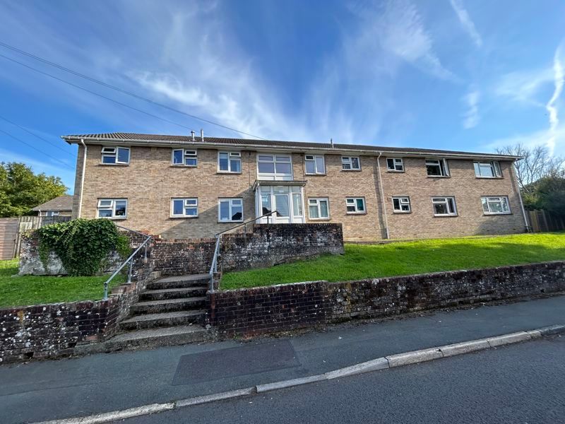 2 bed flat for sale in Chandler Close, Newport PO30, £130,000