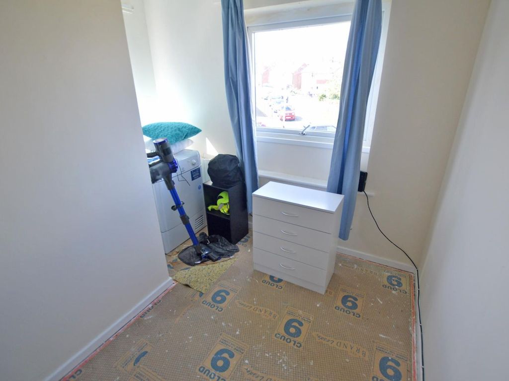 2 bed maisonette for sale in Evans Road, Rugby CV22, £130,000