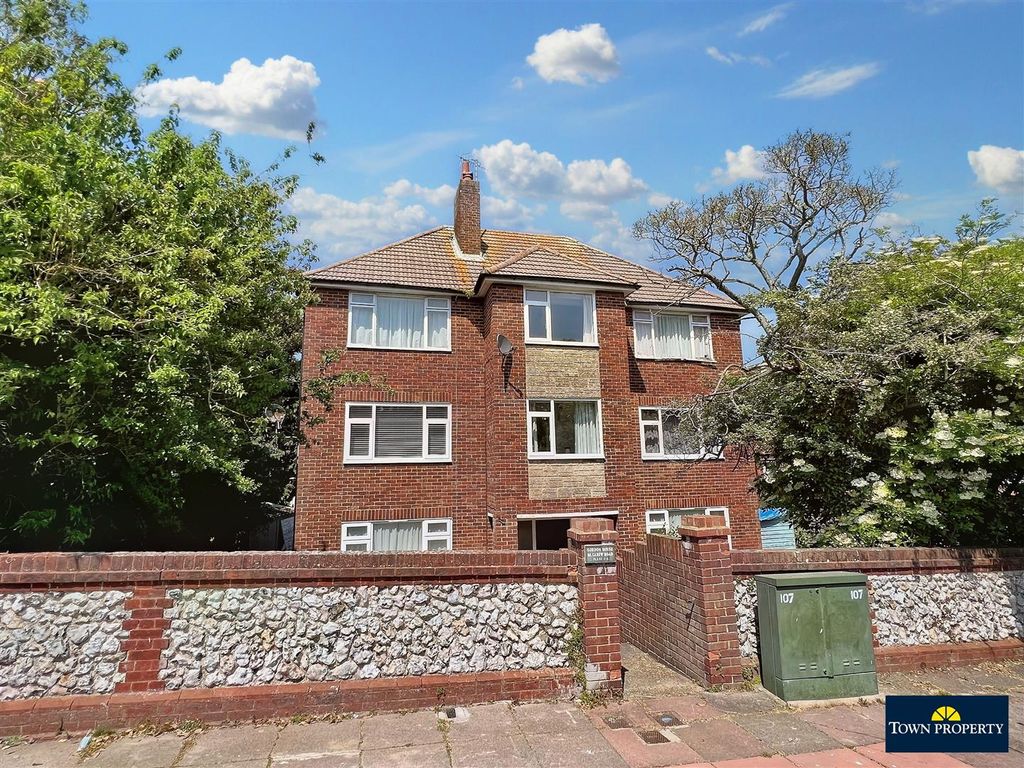 2 bed flat for sale in Carew Road, Eastbourne BN21, £190,000