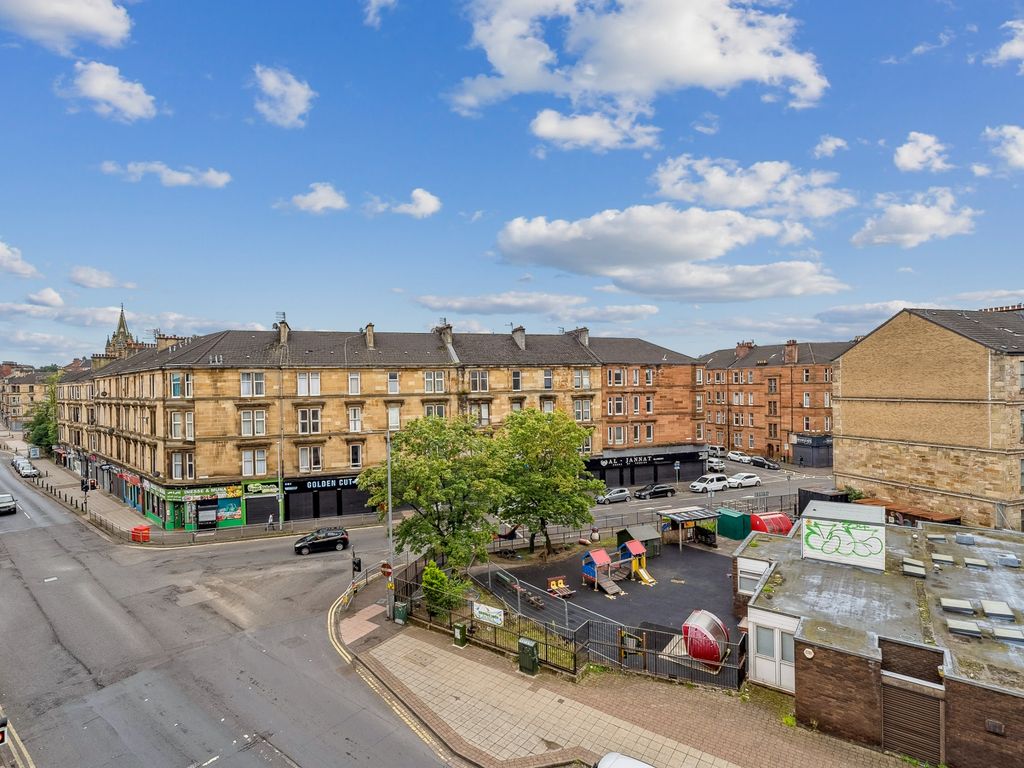 2 bed flat for sale in Cathcart Road, Crosshill, Glasgow G42, £95,000