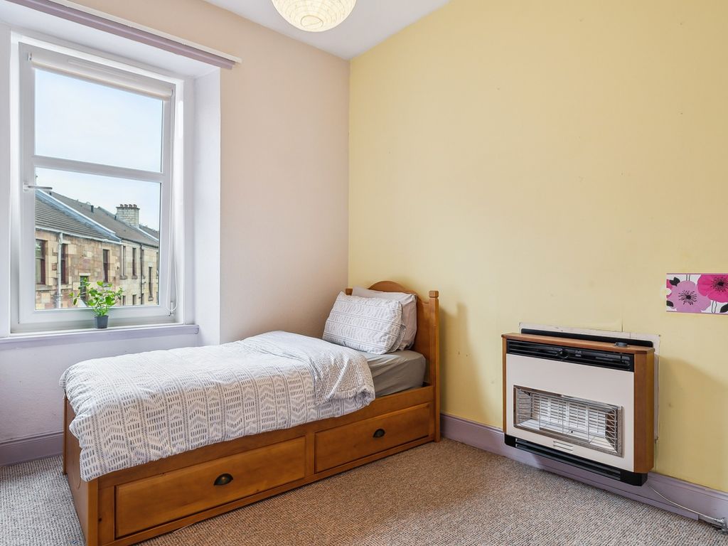 2 bed flat for sale in Cathcart Road, Crosshill, Glasgow G42, £95,000
