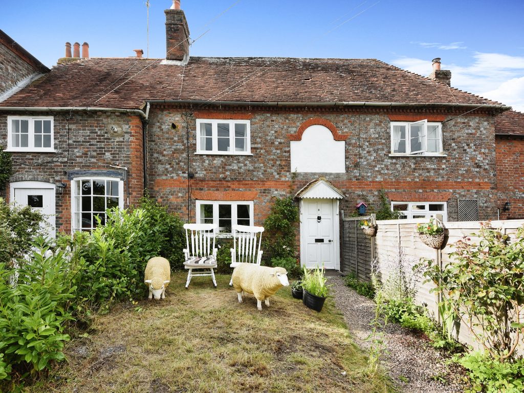 1 bed terraced house for sale in Bath Road, Newbury RG14, £230,000