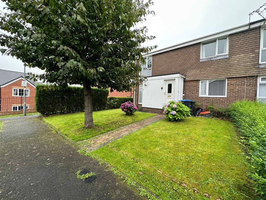 2 bed flat for sale in Middleham Close, Ouston, Chester Le Street DH2, £75,000