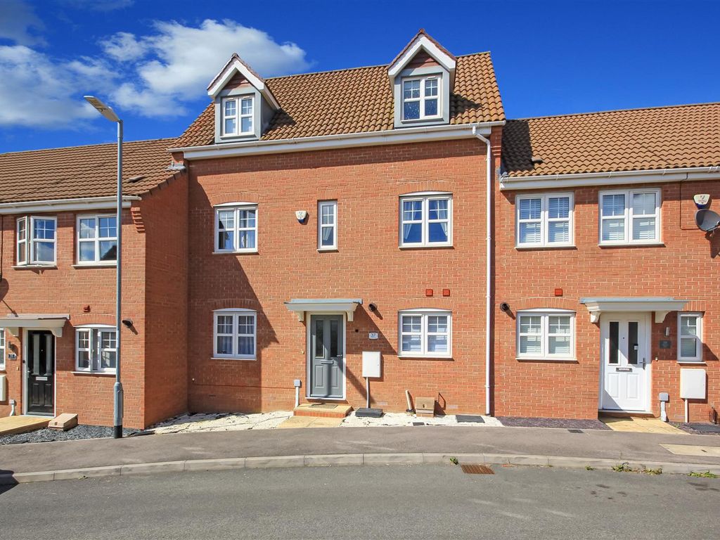3 bed town house for sale in Steeple Way, Rushden NN10, £283,995