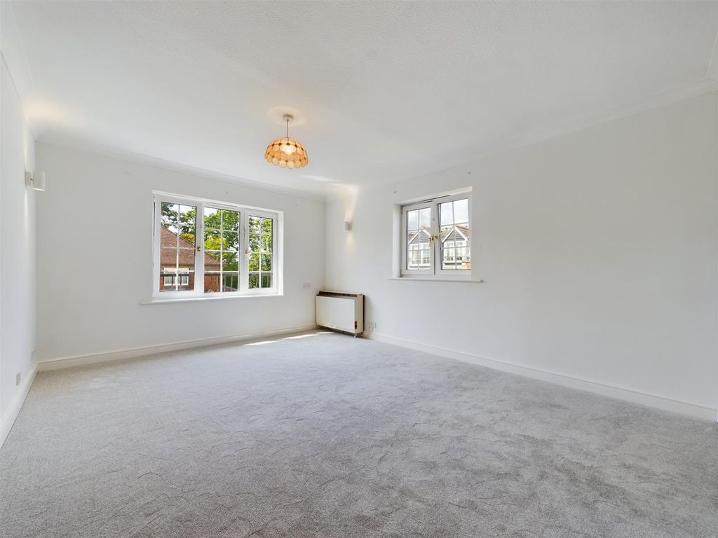 1 bed flat for sale in Park Lane, Tilehurst, Reading RG31, £160,000