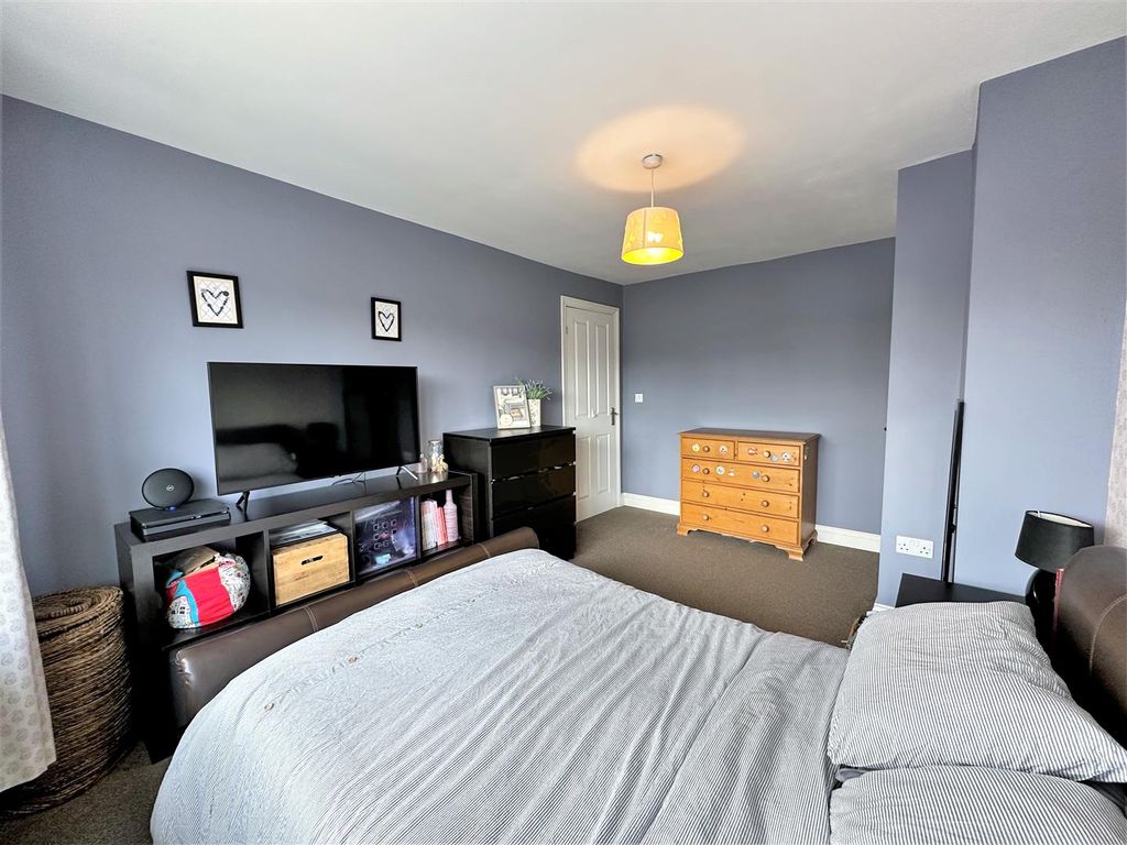 4 bed semi-detached house for sale in Peebles Road, Newark NG24, £220,000