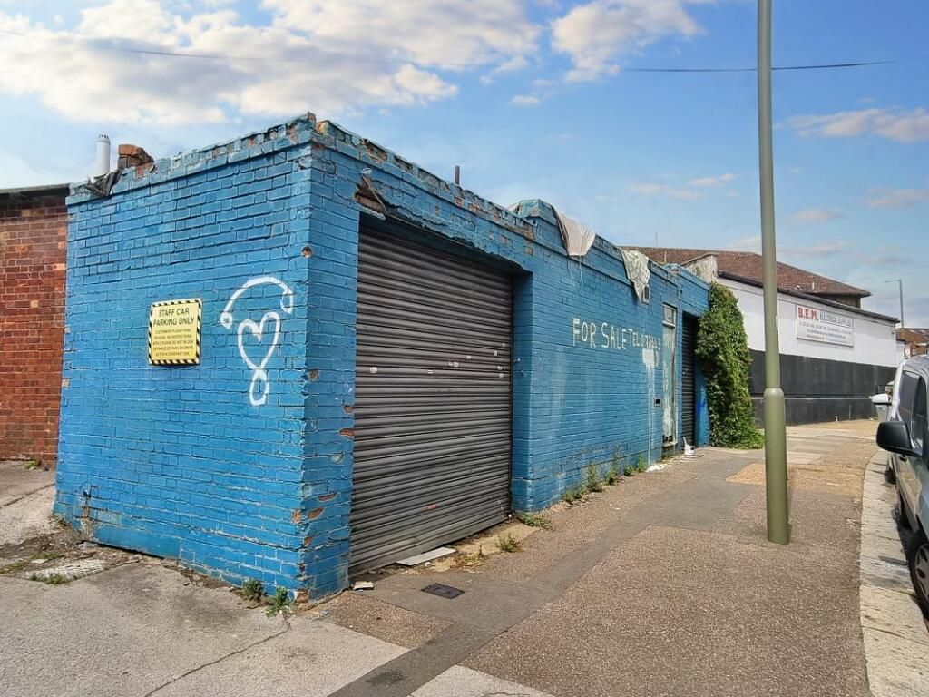 Warehouse for sale in Summers Lane, London N12, £325,000