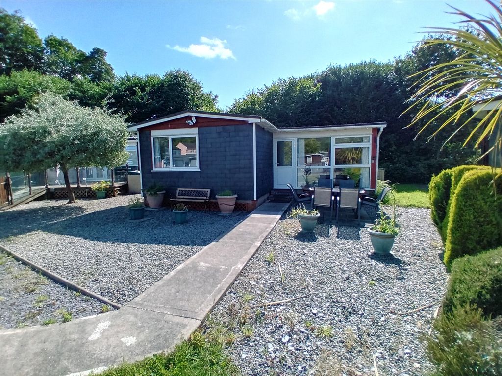 3 bed bungalow for sale in Caeathro, Caernarfon, Gwynedd LL55, £70,000