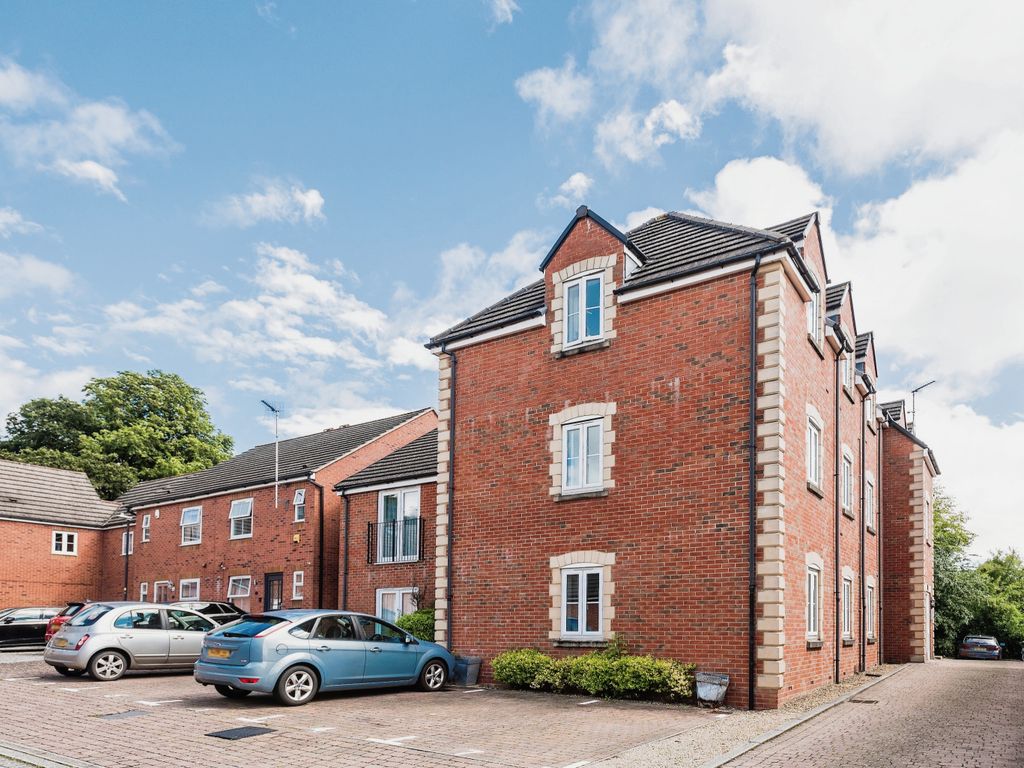 2 bed flat for sale in 21 Woodcutters Mews, Swindon SN25, £160,000