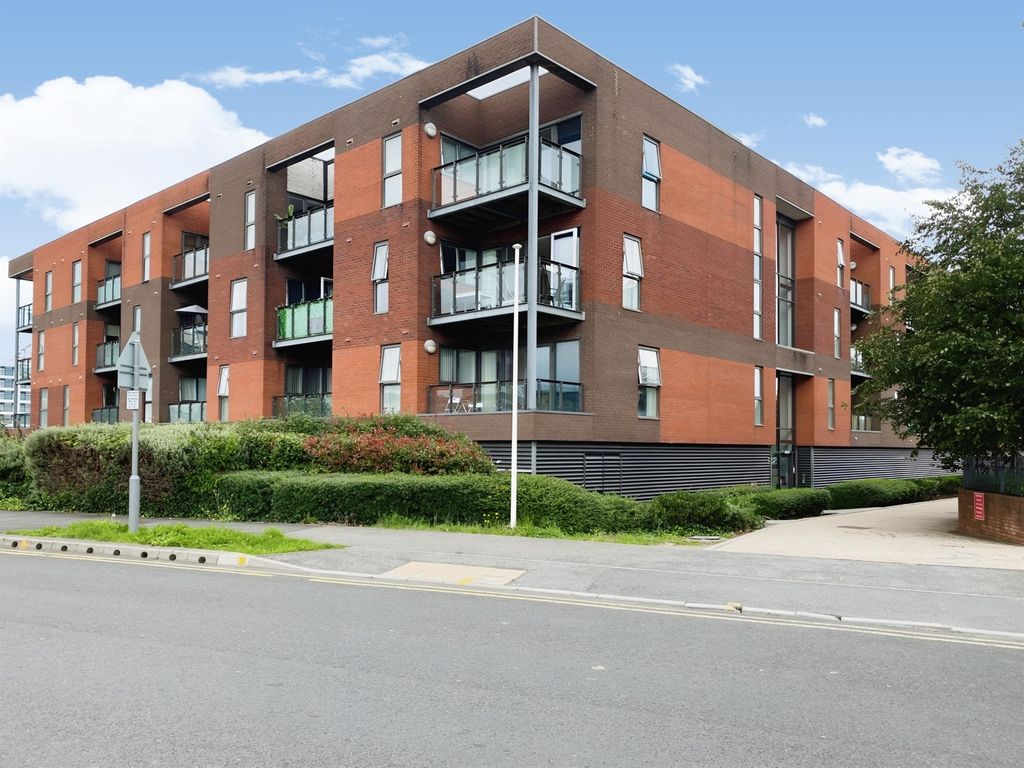1 bed flat for sale in Usk Way, Newport NP20, £100,000