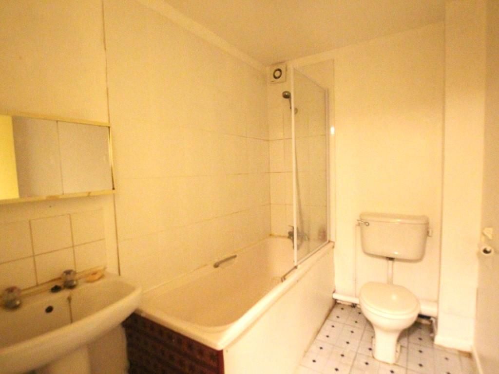 1 bed flat for sale in Bream Close, Tottenham Hale, London N17, £220,000