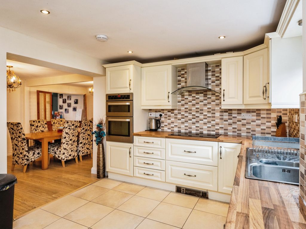 3 bed detached house for sale in Bryn Morgrug, Alltwen, Pontardawe, Neath Port Talbot SA8, £250,000