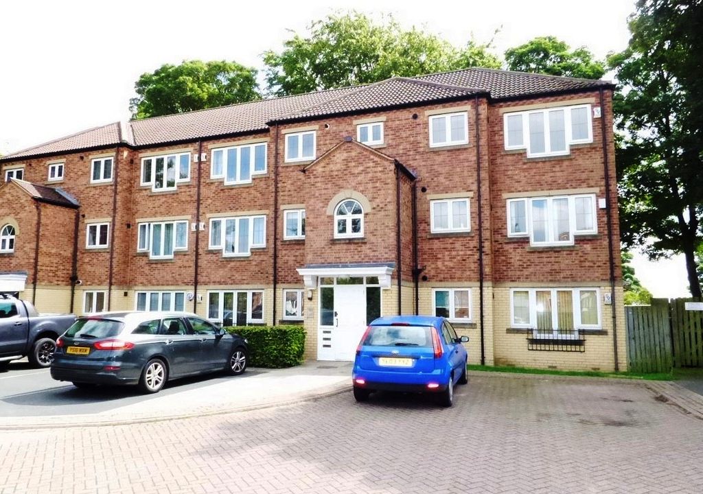 2 bed flat for sale in Windsor Court, Bramley LS13, £114,995
