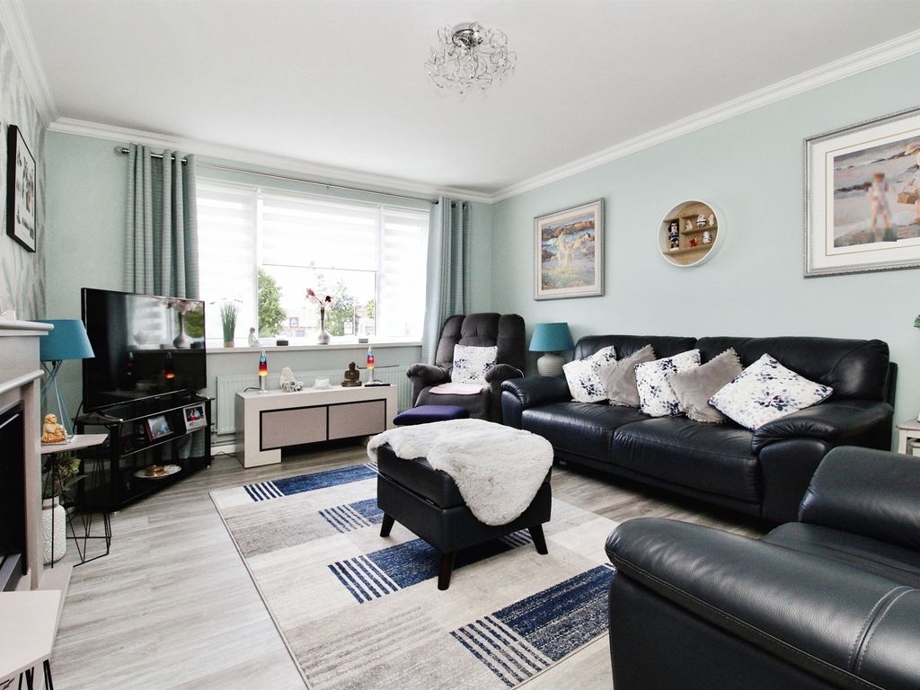 2 bed flat for sale in Vincent Road, Ely, Cardiff CF5, £140,000