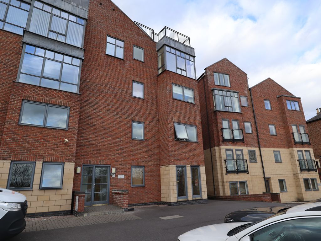 2 bed flat for sale in Greestone Mount, Lincoln LN2, £237,500