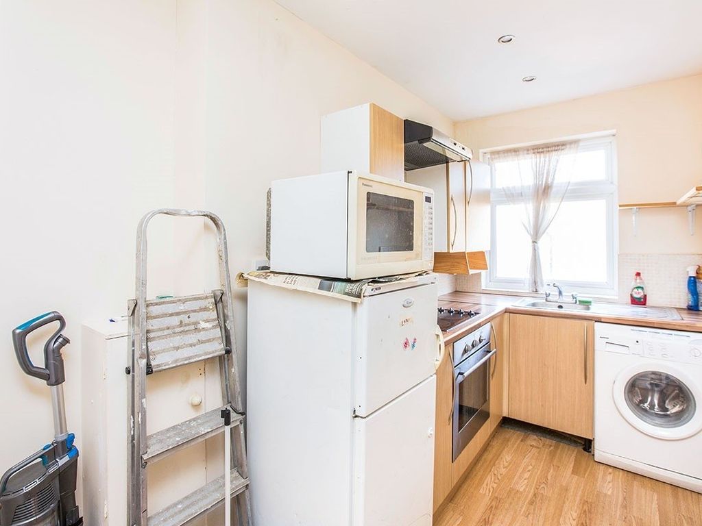 1 bed flat for sale in Barking Road, London E13, £175,000