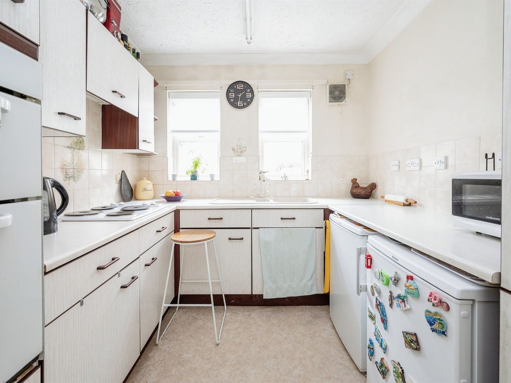 1 bed flat for sale in Cromer Road, North Walsham NR28, £100,000