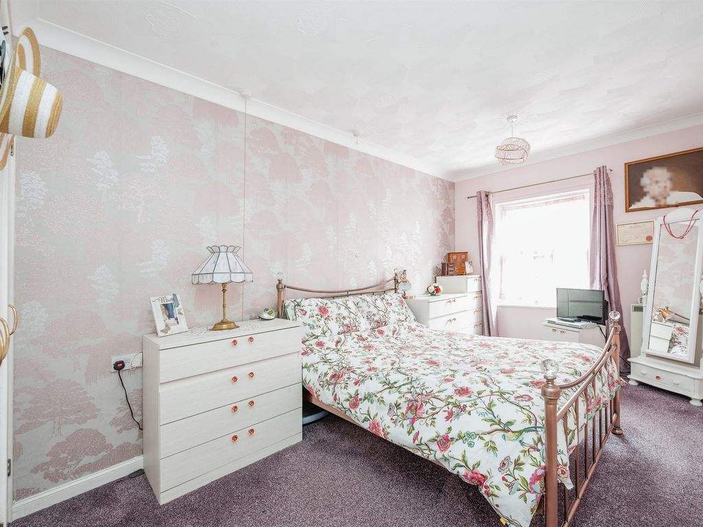 1 bed flat for sale in Cromer Road, North Walsham NR28, £100,000