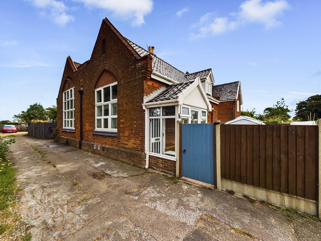 3 bed cottage for sale in The Old School, Kirby Road, Kirby Bedon NR14, £255,000