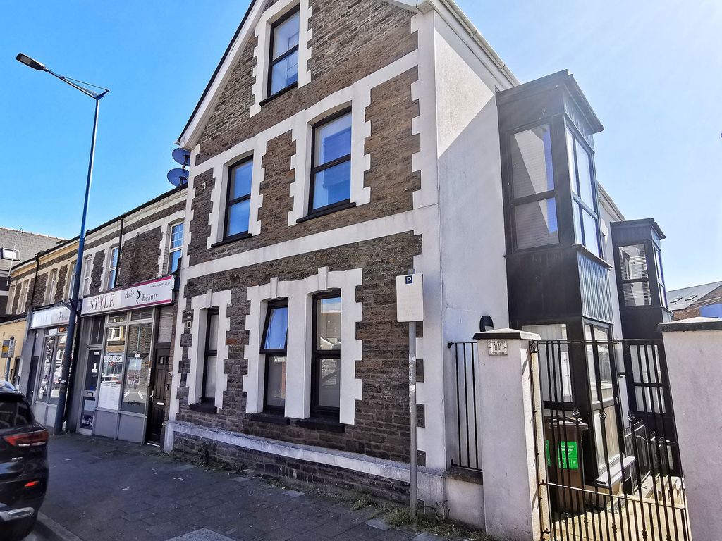 2 bed flat for sale in Crwys Road, Cathays, Cardiff CF24, £160,000
