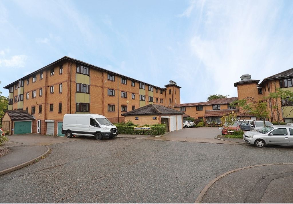 2 bed flat for sale in Wootton Brook Close, Northampton NN4, £170,000