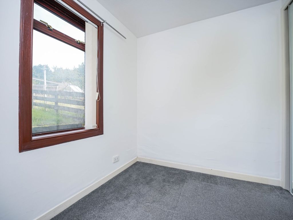 2 bed flat for sale in Barrie Street, Dunfermline KY12, £87,500