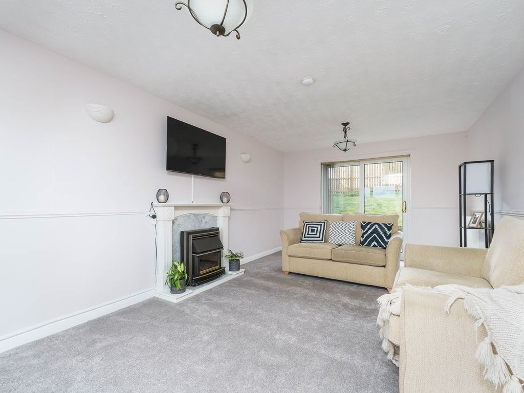 4 bed detached house for sale in Glen Shiel Grove, Dunfermline KY11, £275,000