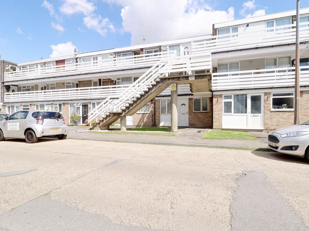 1 bed maisonette for sale in Peartree Close, South Ockendon RM15, £150,000