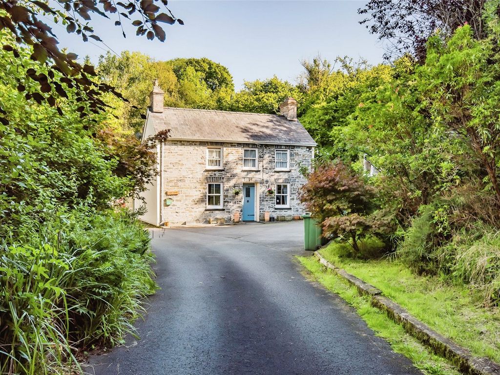 4 bed cottage for sale in Llanybydder, Llanybydder SA40, £325,000