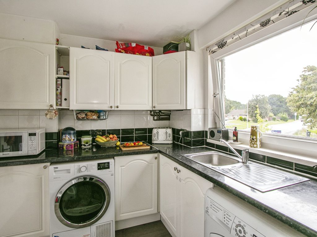 3 bed flat for sale in Millfield, Poole BH17, £210,000