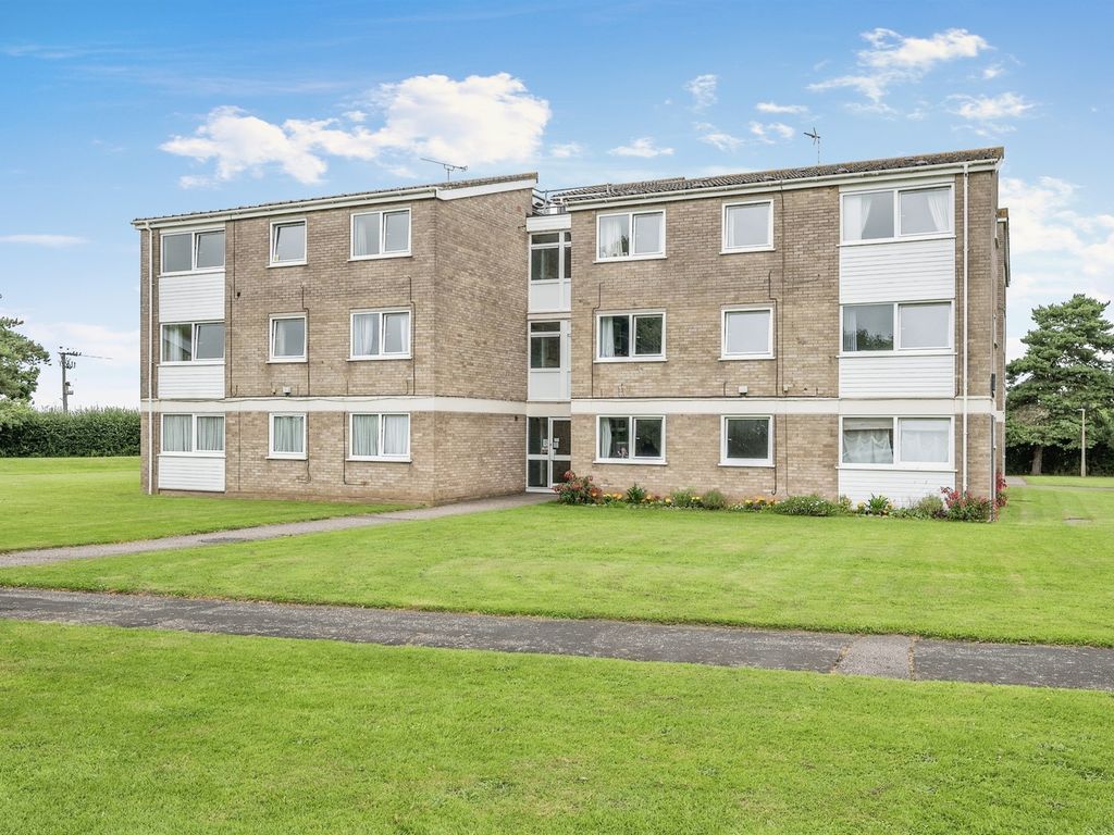 2 bed flat for sale in Ormesby Road, Badersfield, Norwich NR10, £130,000