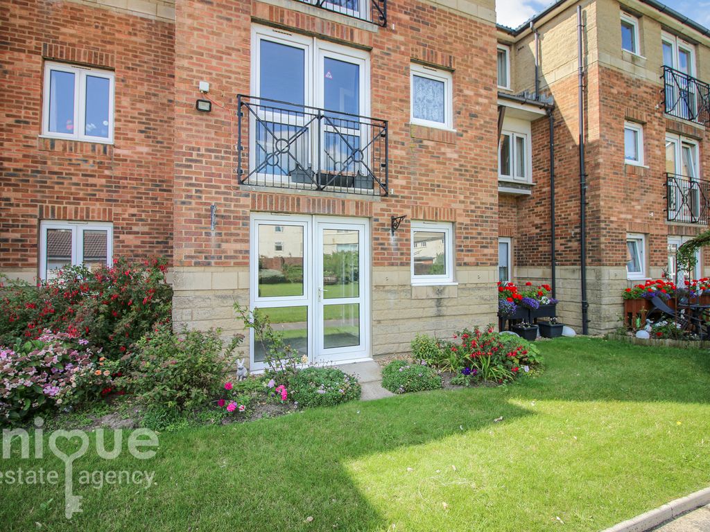 2 bed flat for sale in Lemon Tree Court, Clifton Drive North, Lytham St. Annes FY8, £100,000