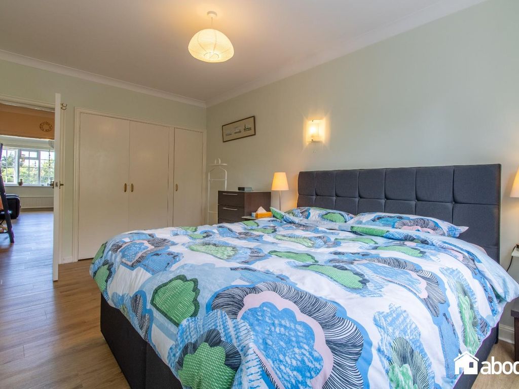2 bed flat for sale in Crosby, Liverpool L23, £210,000