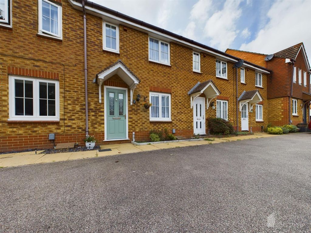 2 bed terraced house for sale in Fairfield Way, Stevenage SG1, £310,000