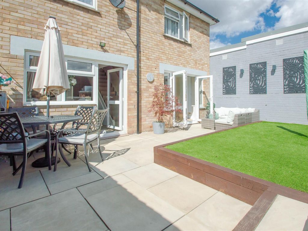 4 bed property for sale in Abington Place, Haverhill CB9, £250,000